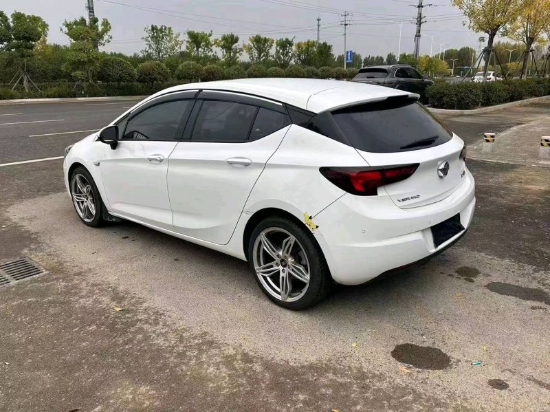 枣庄17年别克威朗5