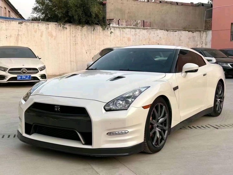 枣庄14年日产GT-R2