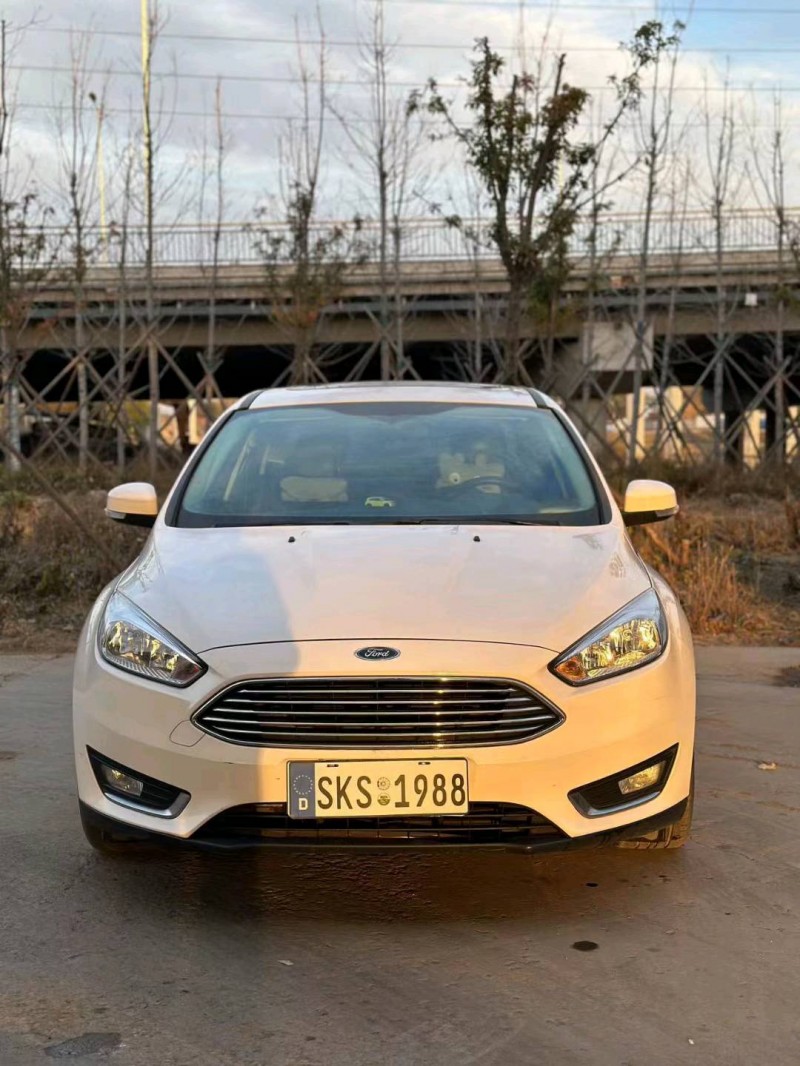 青岛16年福特福克斯1