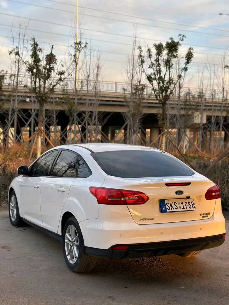 青岛16年福特福克斯8