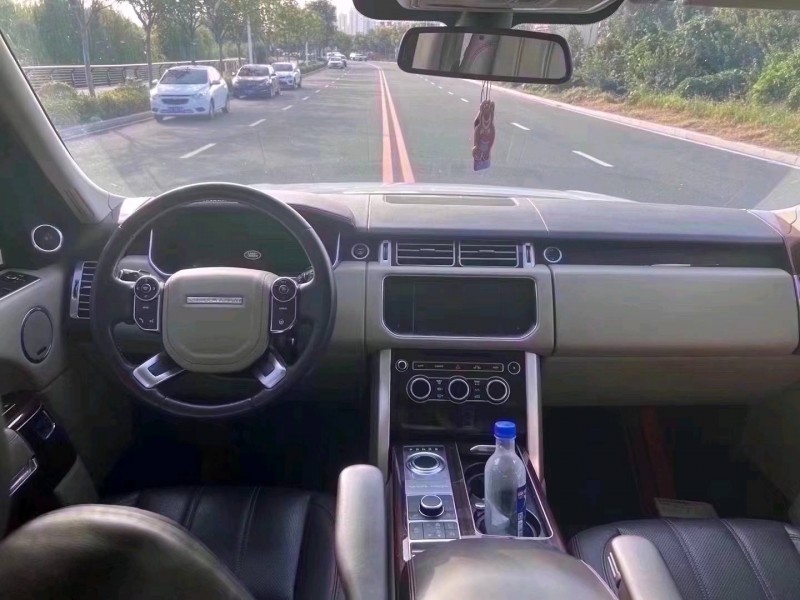 青岛14年路虎揽胜行政3