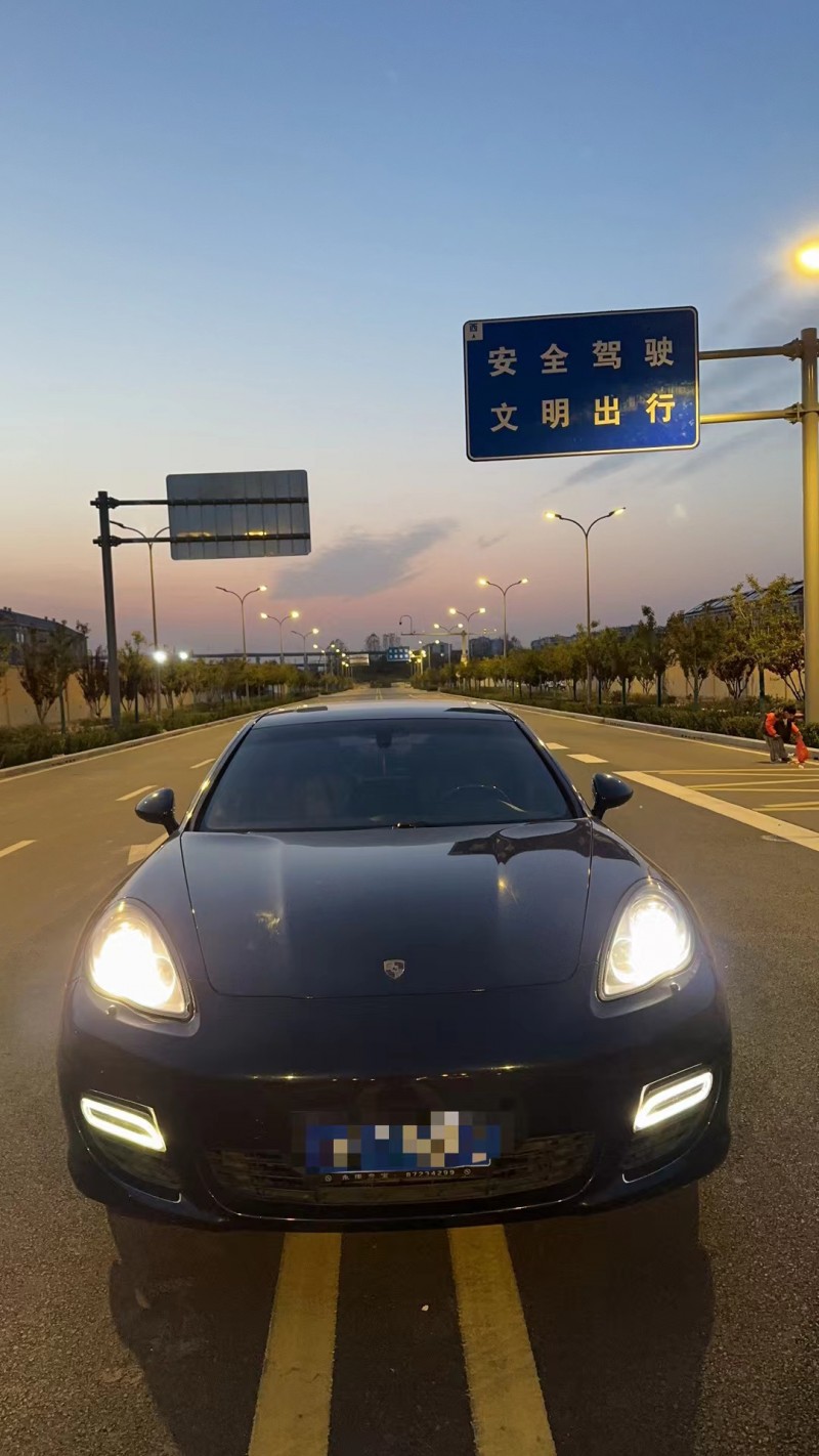 济南11年保时捷帕拉梅拉1