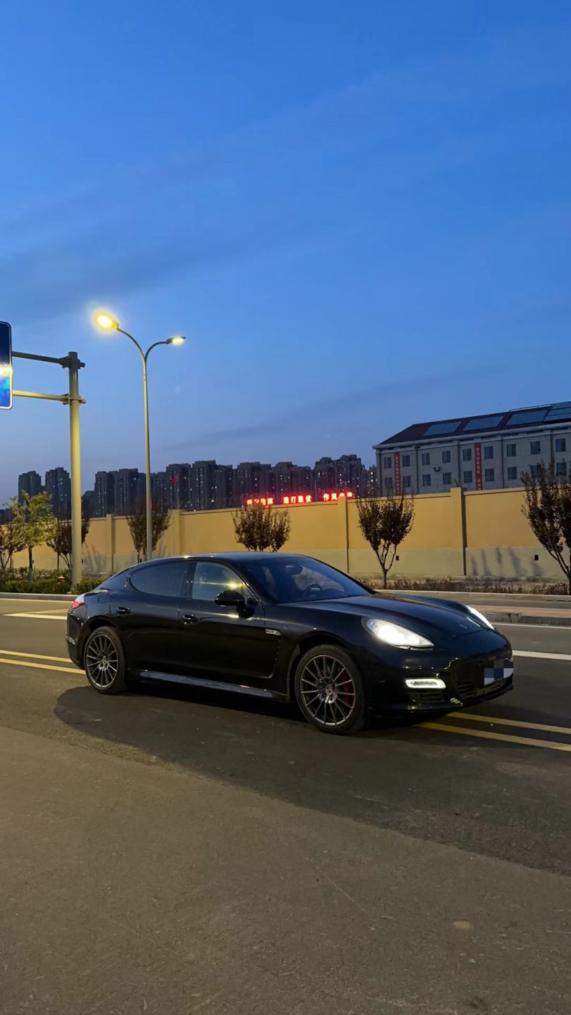 济南11年保时捷帕拉梅拉3