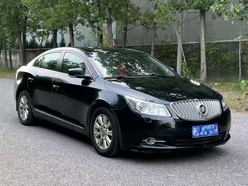 青岛12年别克君越2