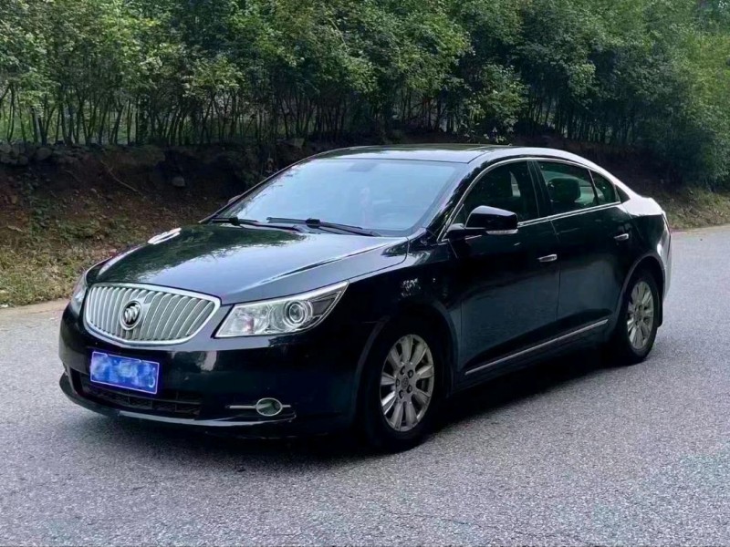 青岛12年别克君越3