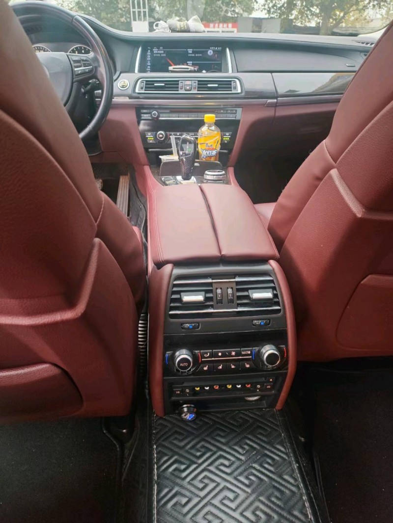 保定10年宝马7系5