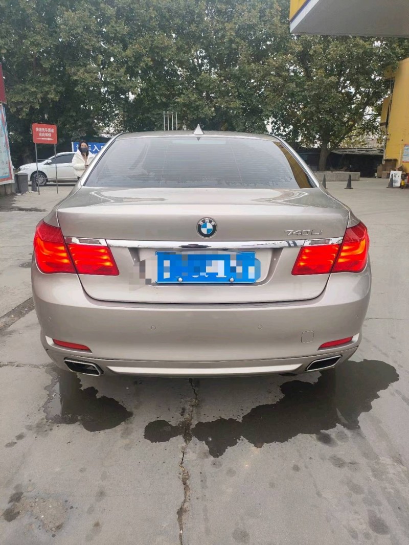 保定10年宝马7系8