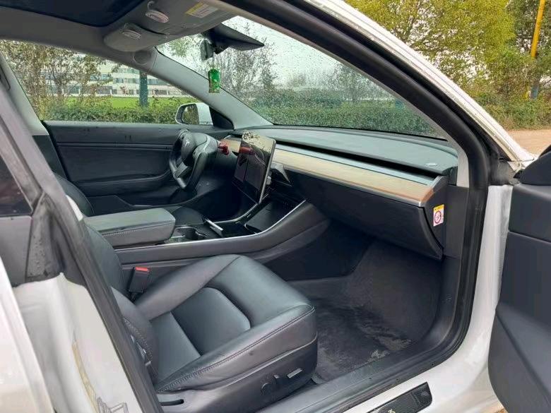 鹽城19年特斯拉MODEL 39