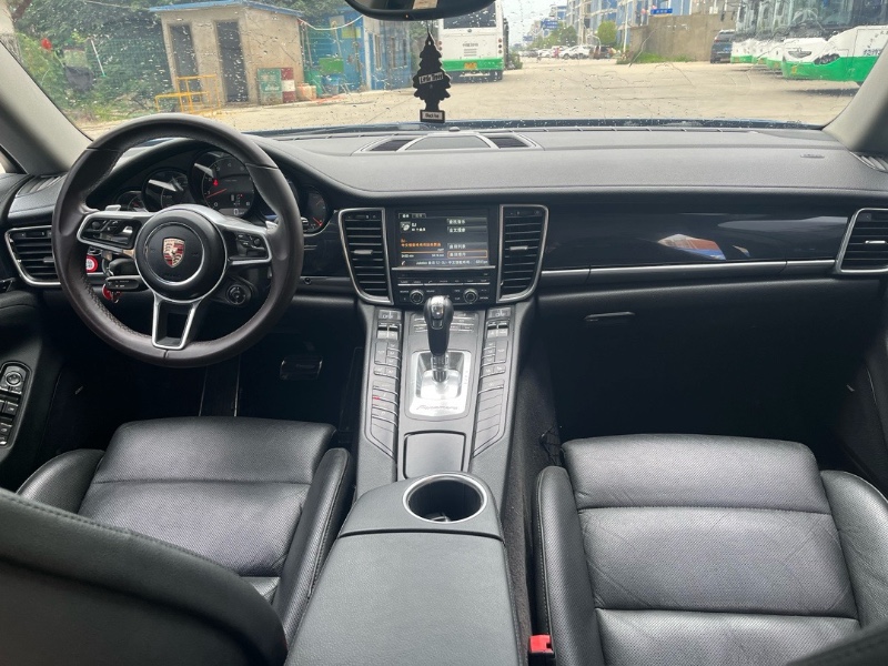 武汉15年保时捷帕拉梅拉5