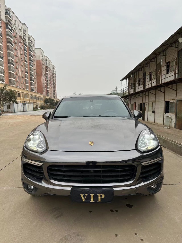 武汉17年保时捷卡宴1