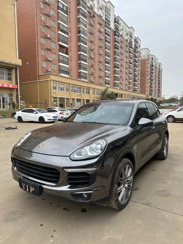 武汉17年保时捷卡宴2