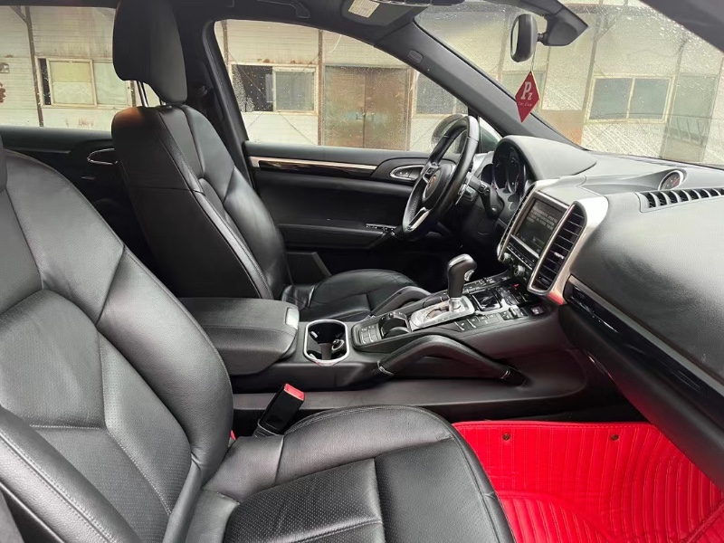 武汉17年保时捷卡宴4