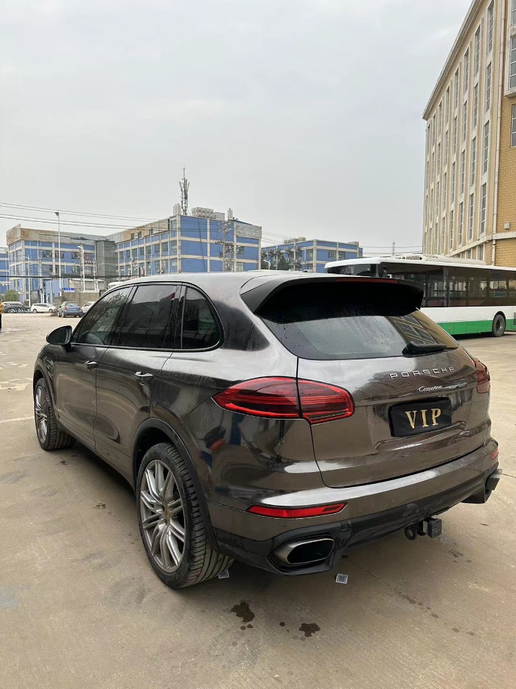 武汉17年保时捷卡宴8