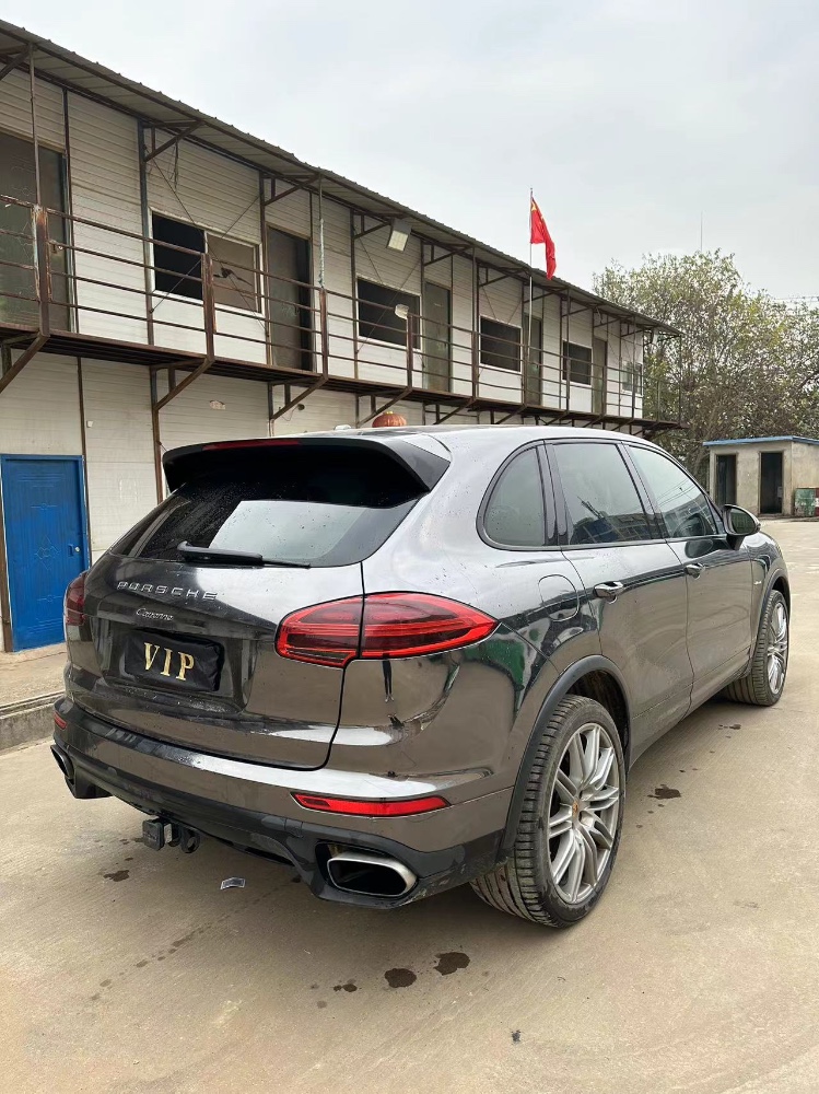 武汉17年保时捷卡宴9