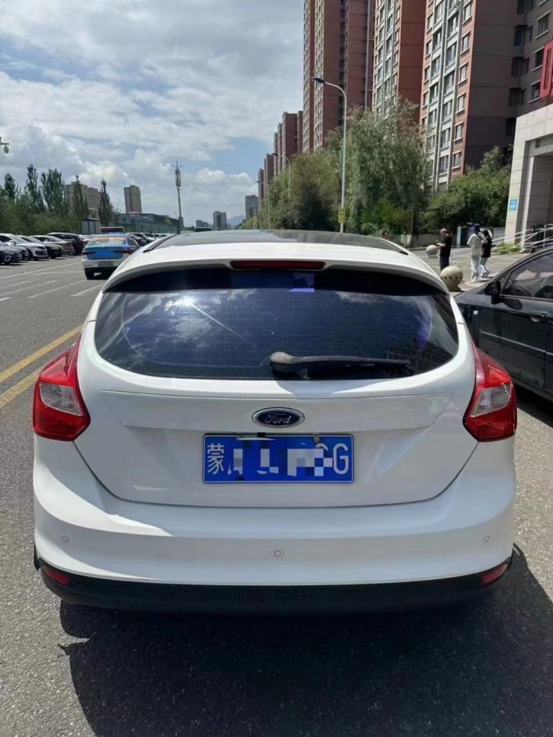 济宁13年福特福克斯8