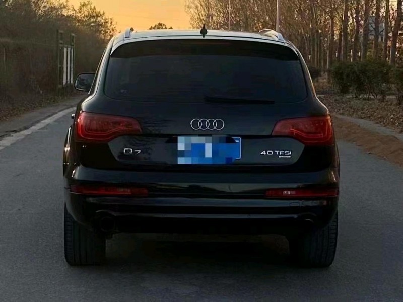 青岛11年奥迪Q76