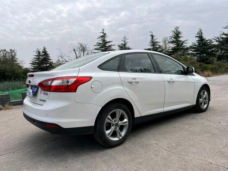 济南15年福特福克斯8