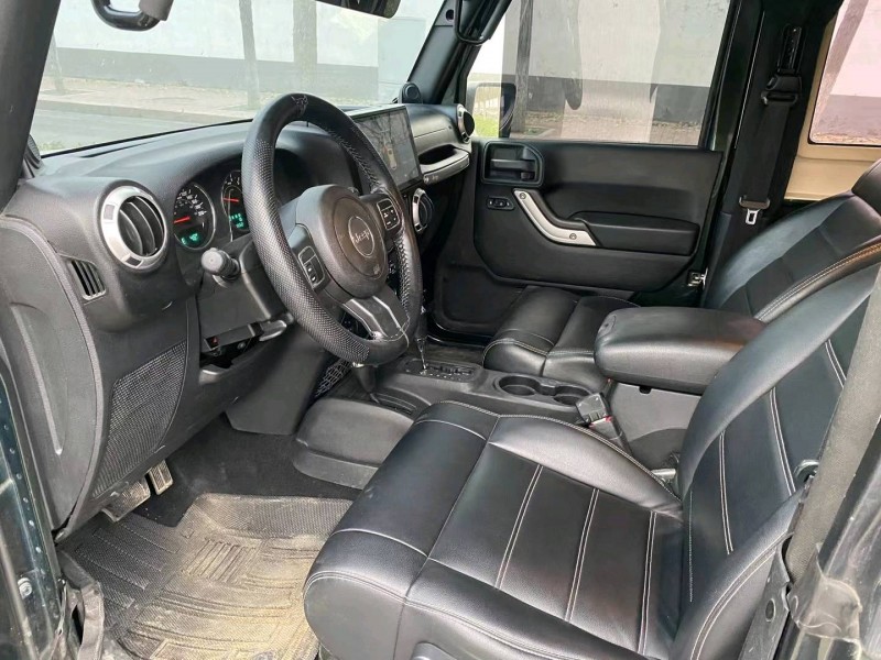 济宁12年Jeep牧马人5