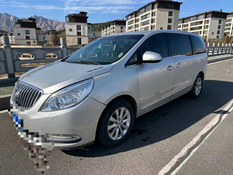 青岛11年别克GL82