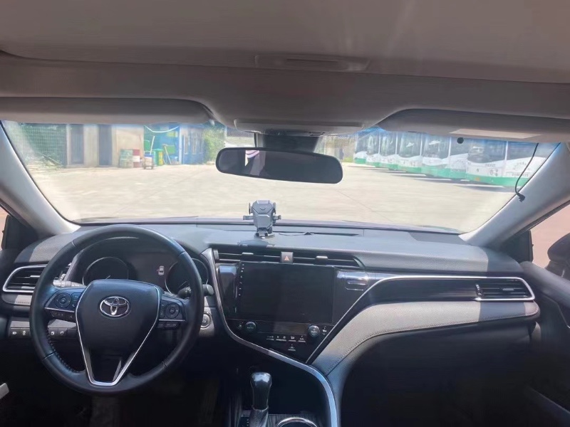 武汉18年丰田凯美瑞5