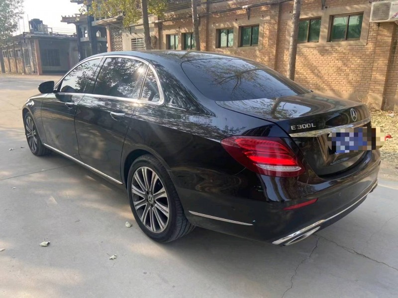 保定17年奔驰E8