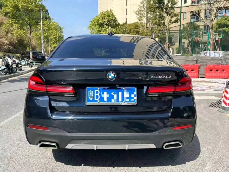 广州22年宝马5系9