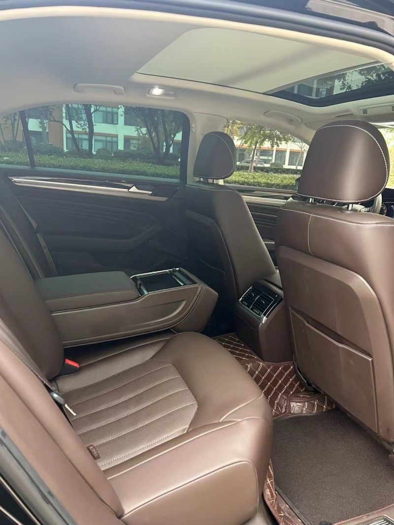 济宁22年大众辉昂5