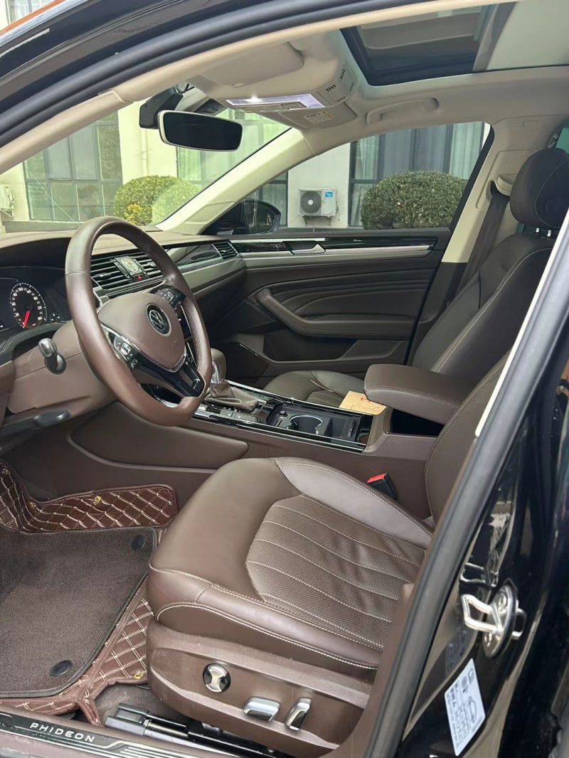 济宁22年大众辉昂7