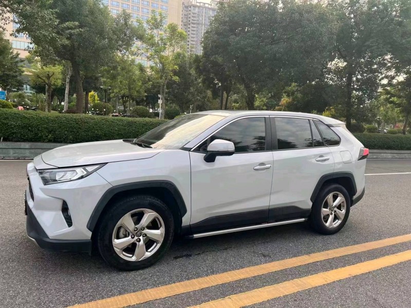 珠海20年丰田RAV4荣放3