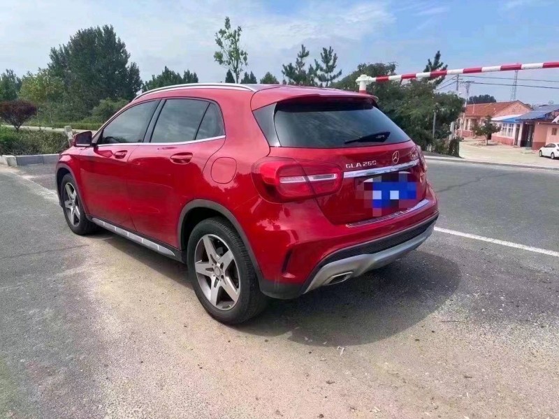 东营15年奔驰GLA3