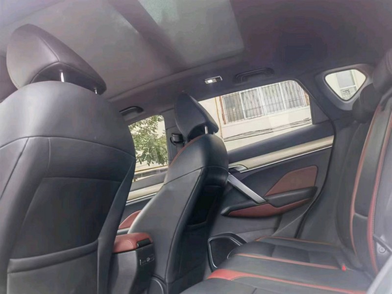 保定19年吉利缤越8