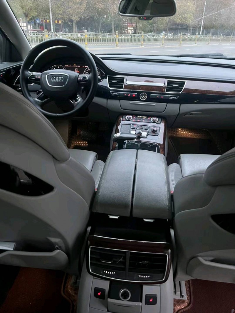 济南12年奥迪A8L3