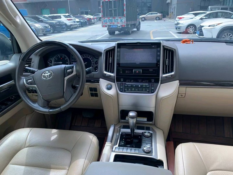 佛山19年丰田兰德酷路泽7