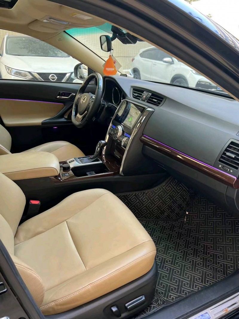 佛山13年丰田锐志4