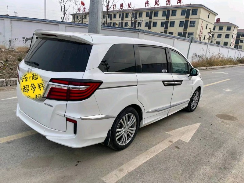 徐州17年本田艾力绅8