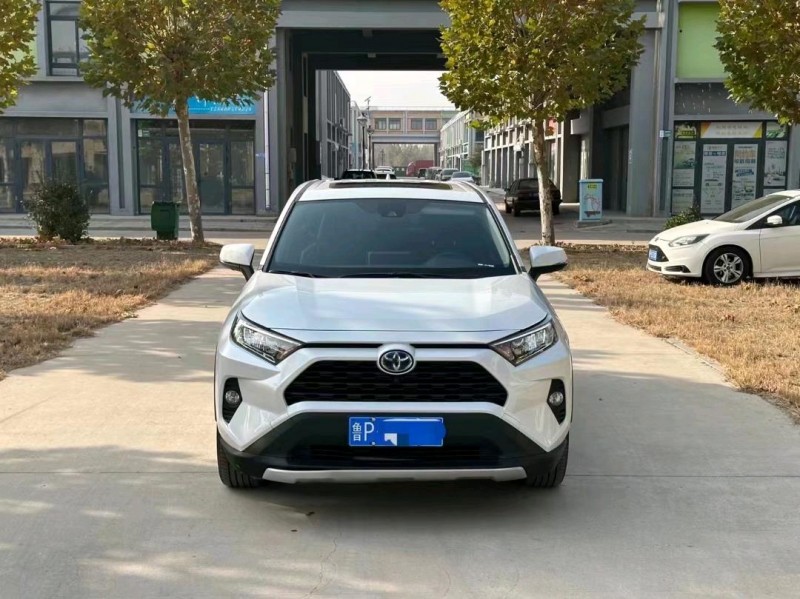 枣庄22年丰田RAV4荣放1