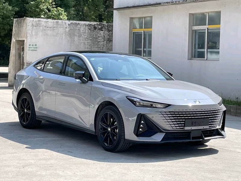 襄陽23年長安汽車UNI-V2