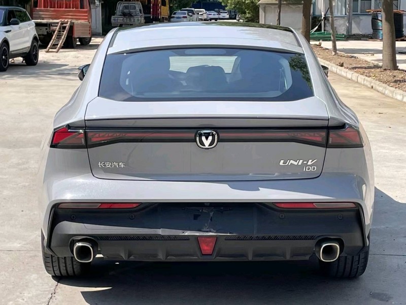 襄陽23年長安汽車UNI-V9
