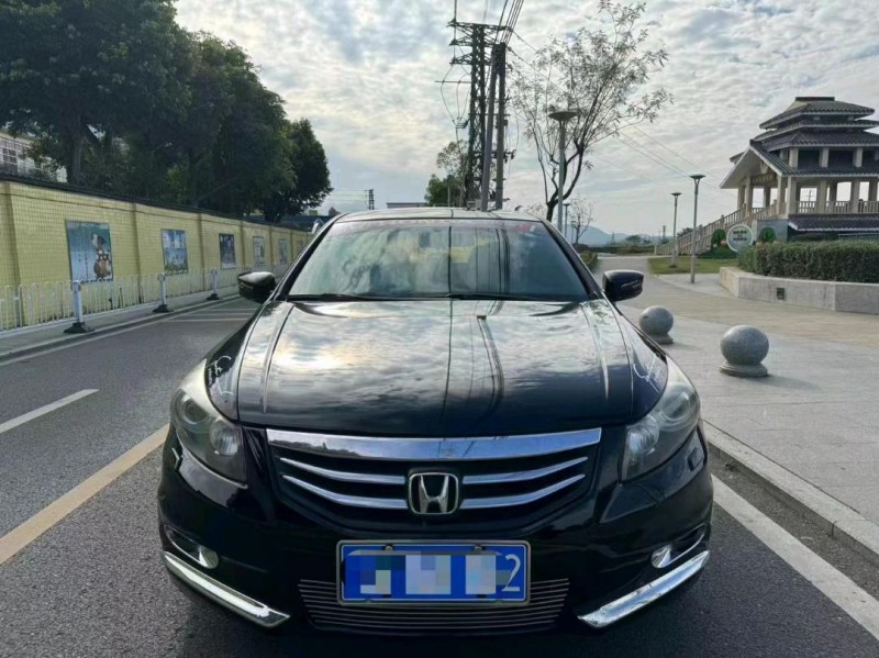 广州13年本田雅阁1