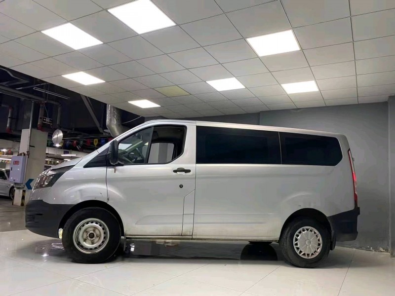 成都17年福特全顺8