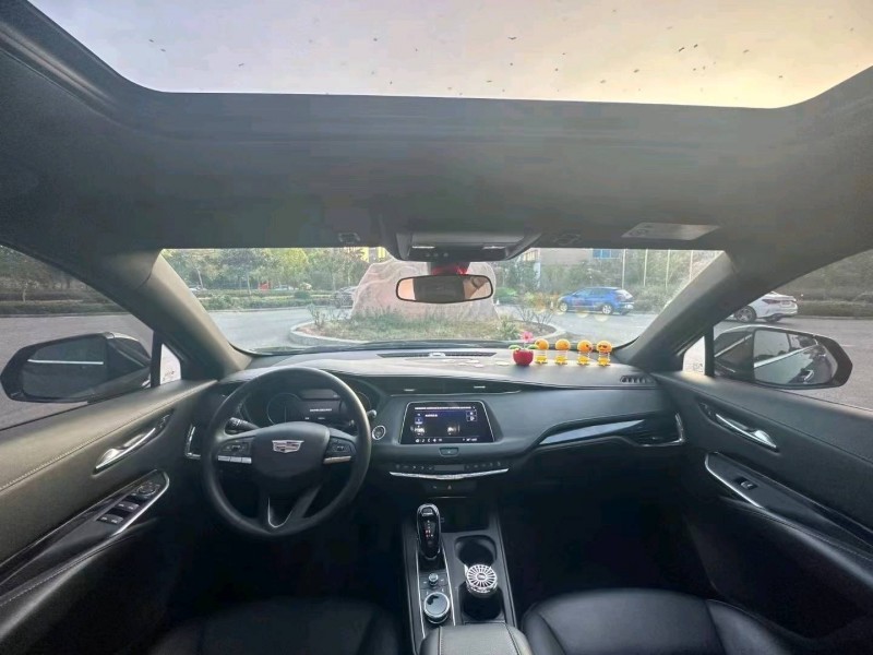 襄陽22年凱迪拉克XT45