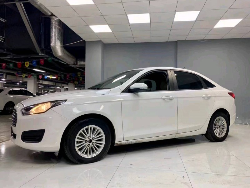 成都18年福特福睿斯3