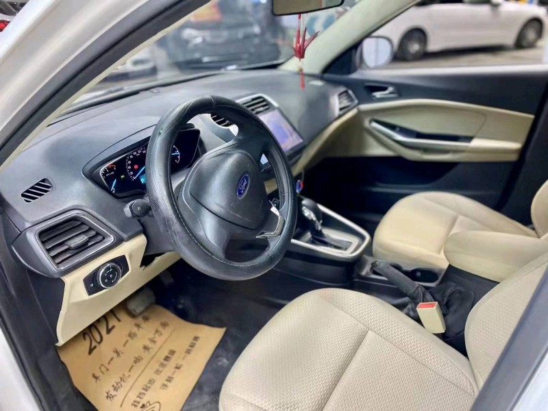 成都18年福特福睿斯6