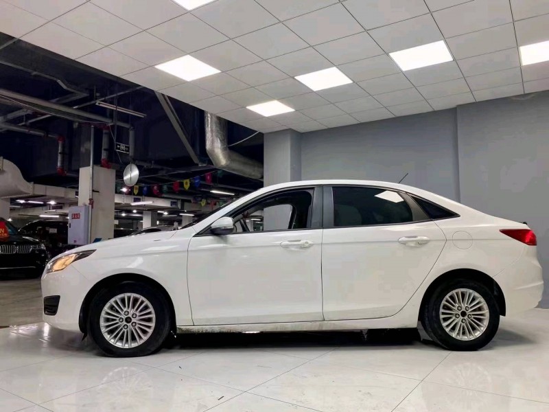 成都18年福特福睿斯8