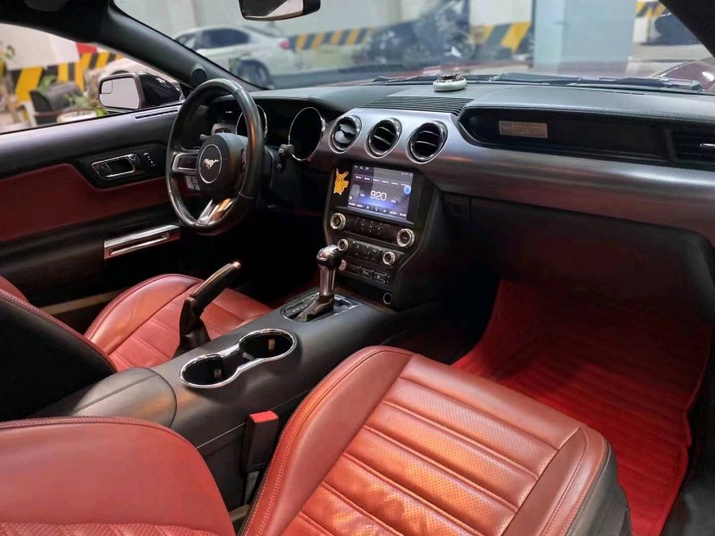 成都17年福特野马5