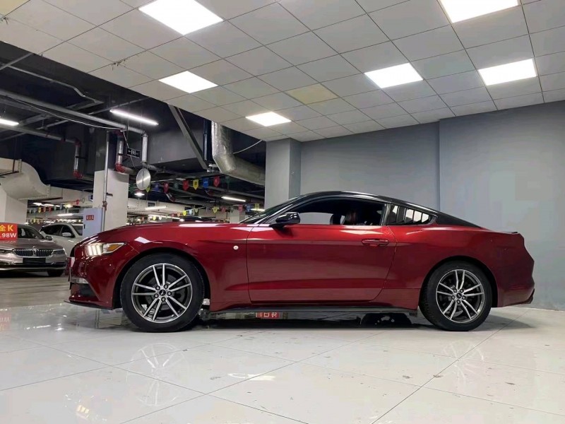 成都17年福特野马8