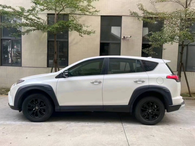 汕头19年丰田RAV4荣放9