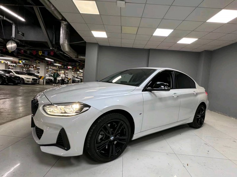 成都23年宝马1系2