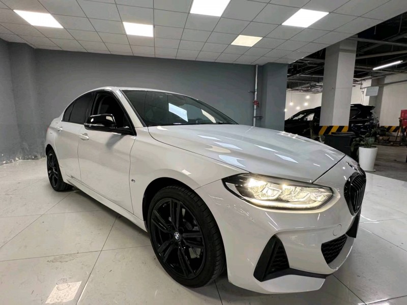 成都23年宝马1系3