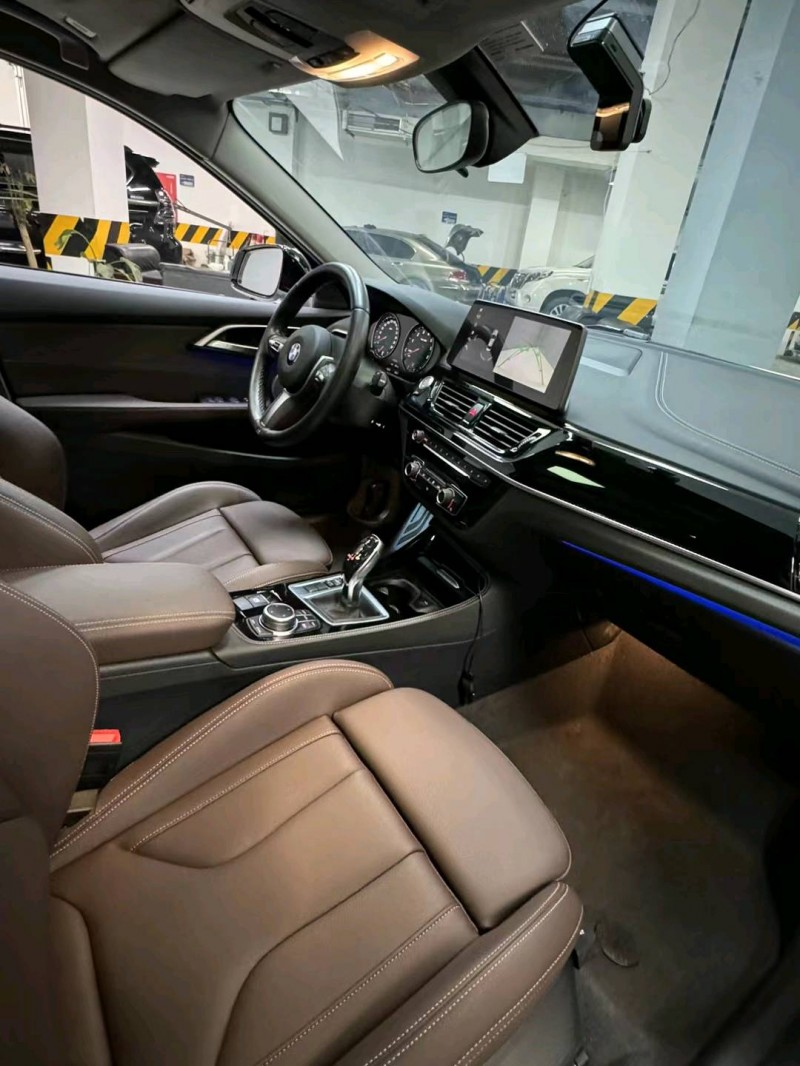 成都23年宝马1系5